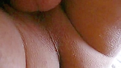 Double penetration de godes dans anus