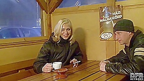 Invited a stranger cuckold trainer to fuck blonde wife