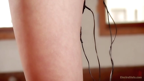 A kinky threesome with a kinky milf and a skinny brunette